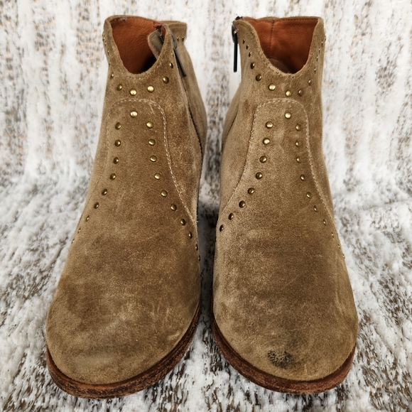 Frye "Nora" Studded Ankle Boots Short Tan Suede Block Heeled | Women's Size 8B - Picture 5 of 14